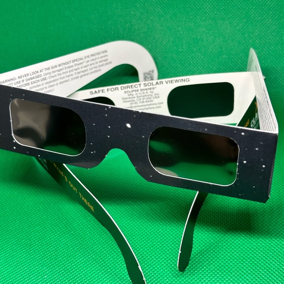 4 pack solar filter eclipse viewing glasses. - Picture 1 of 6